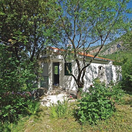 2 Bedroom Awesome Home In Gornje Tučepi Esterno foto