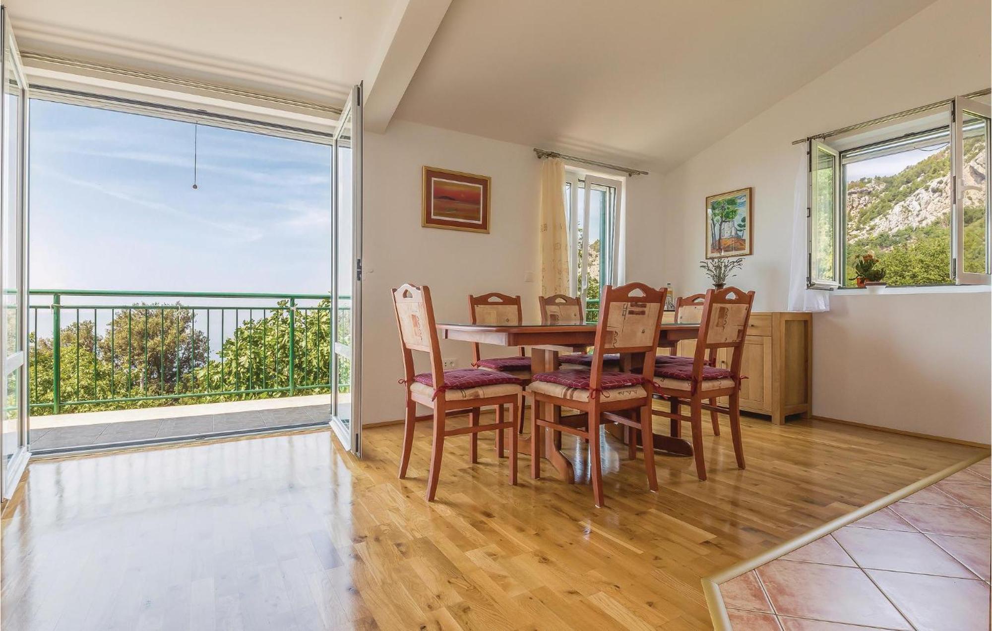 2 Bedroom Awesome Home In Gornje Tučepi Esterno foto