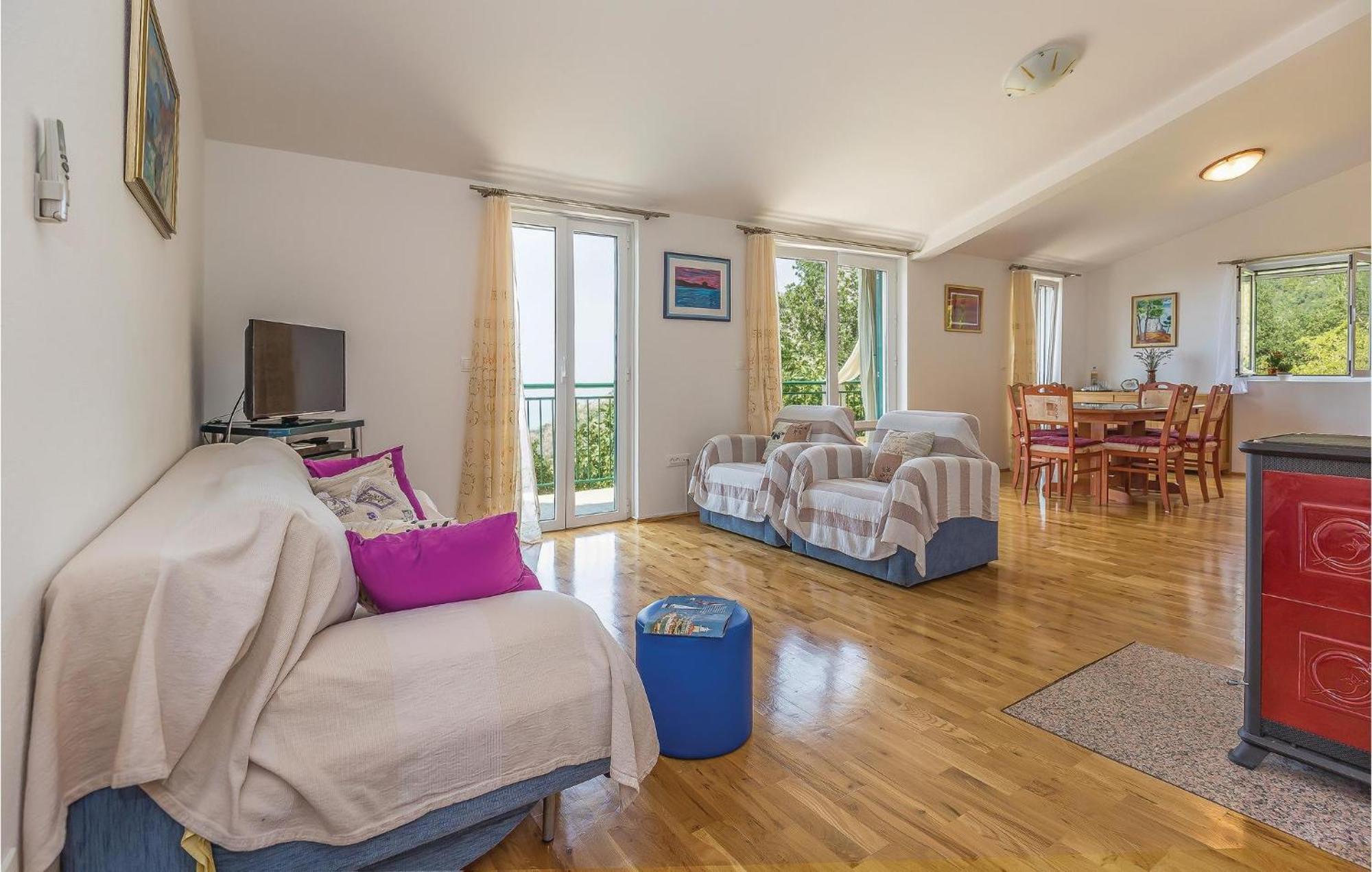 2 Bedroom Awesome Home In Gornje Tučepi Esterno foto